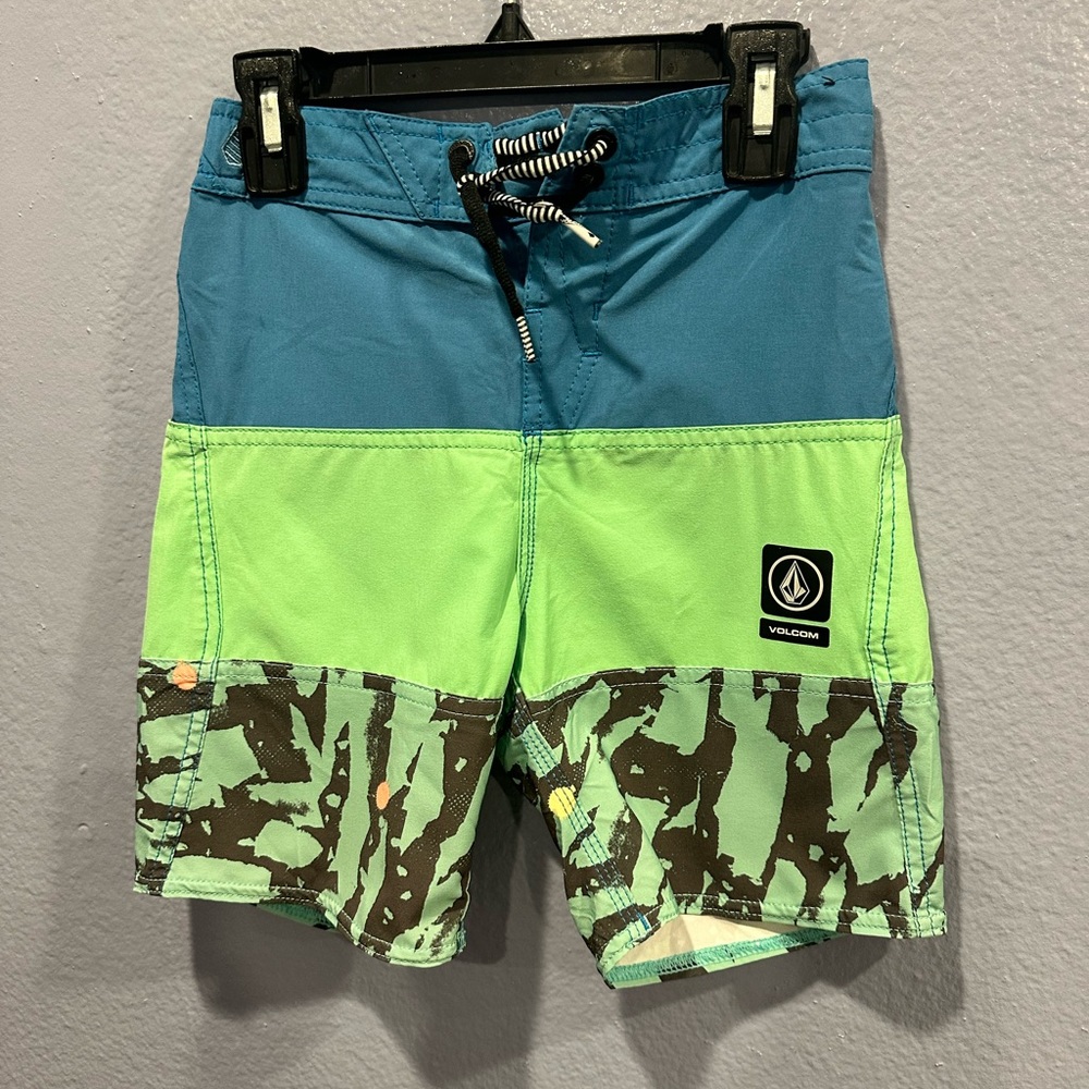 Boys Volcom Board Shorts Size 7/XL